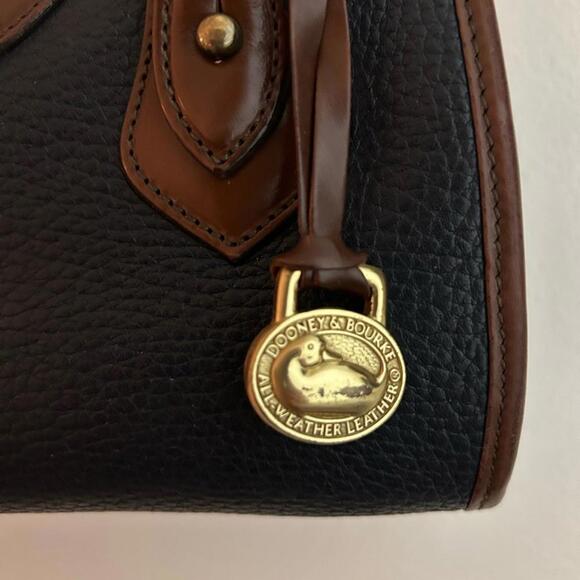 Vintage 80's Dooney & Bourke Leather Navy blue & Brown pebbled shoulder bag - Picture 4 of 9